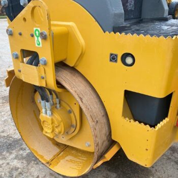 Caterpillar CB2.7 wals Walze Roller Compactor Lamers Machinery (13)