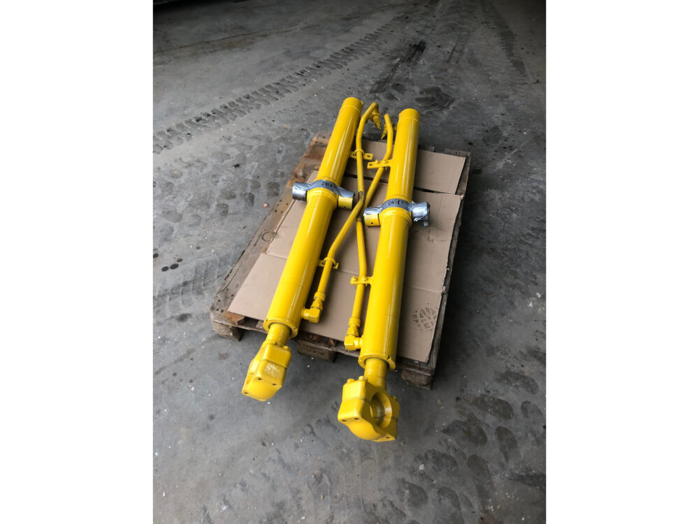 Komatsu D65 lift cilinder 707-02-X0220