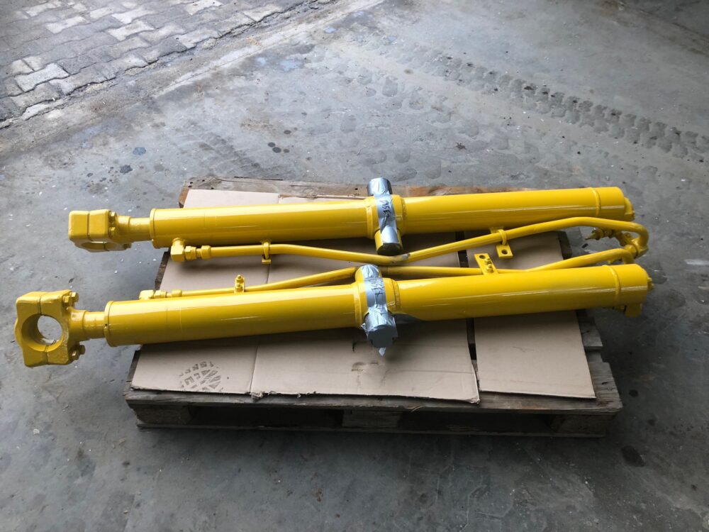 Komatsu D65 lift cilinder 707-02-X0220