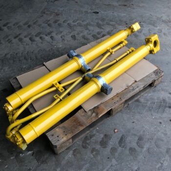 Komatsu D65 lift cilinder 707-02-X0220