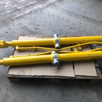 Komatsu D65 lift cilinder 707-02-X0220