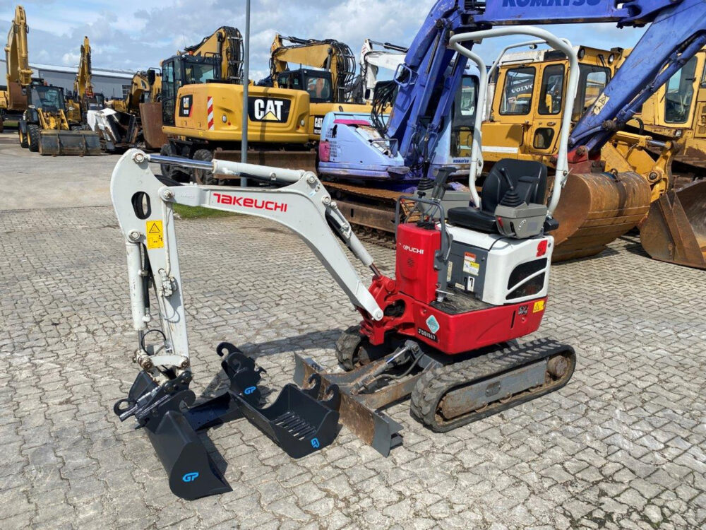 Takeuchi TB210R minigraver