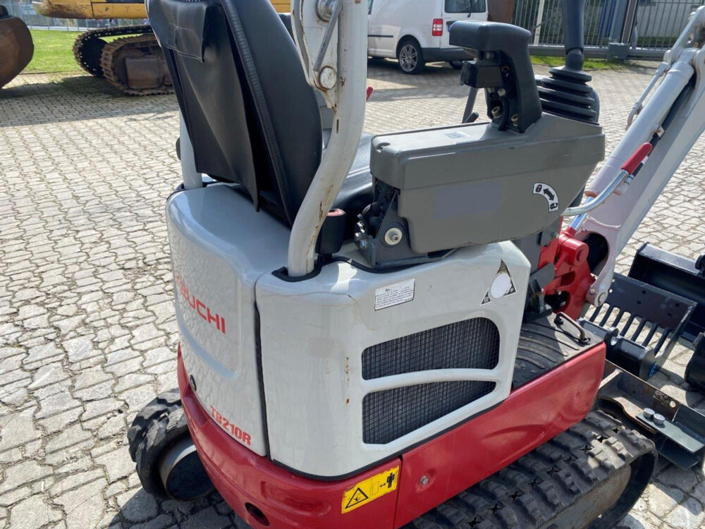 Takeuchi TB210R minigraver