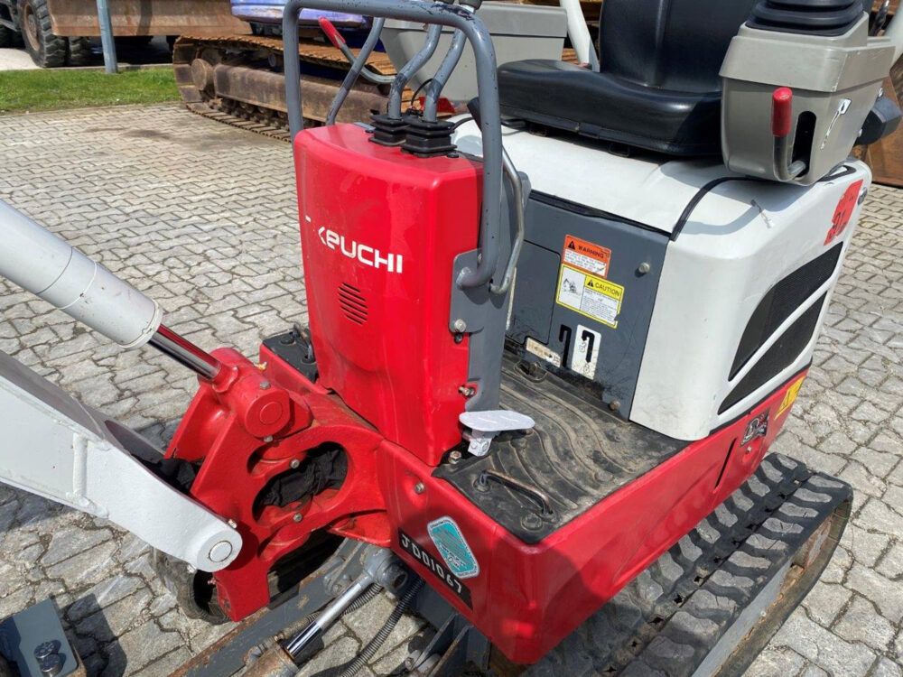 Takeuchi TB210R minigraver