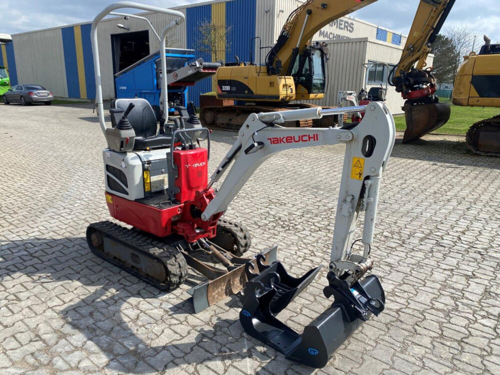 Takeuchi TB210R minigraver