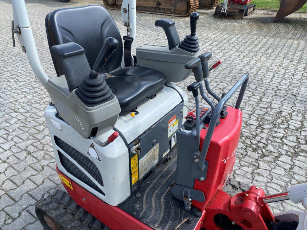 Takeuchi TB210R minigraver