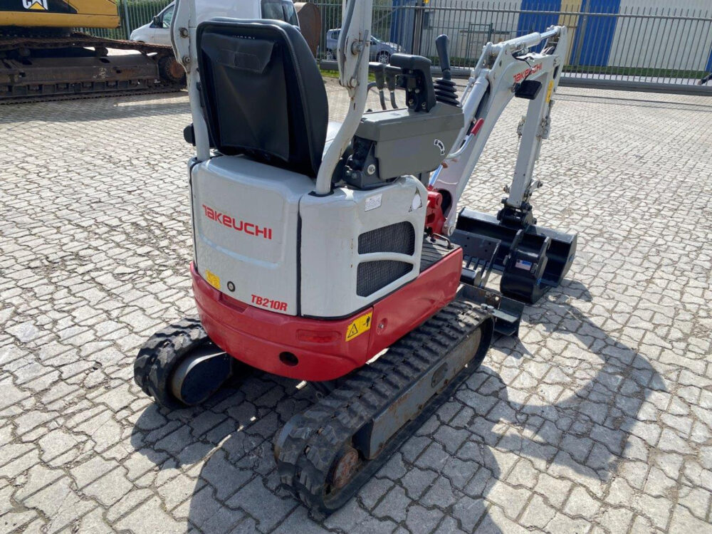 Takeuchi TB210R minigraver