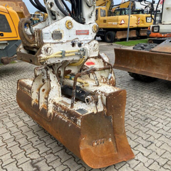 Komatsu PW148-8 mobiele graafmachine