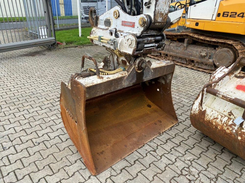 Komatsu PW148-8 mobiele graafmachine