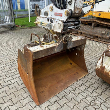 Komatsu PW148-8 mobiele graafmachine