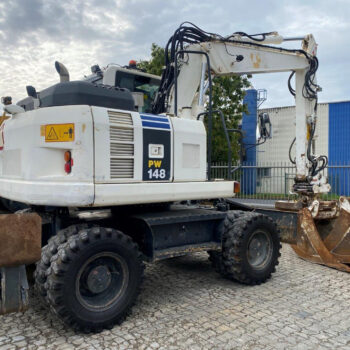 Komatsu PW148-8 mobiele graafmachine