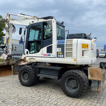 Komatsu PW148-8 mobiele graafmachine