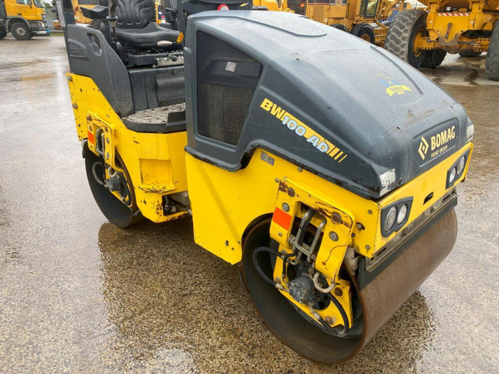 Bomag BW 100 AD-5 wals