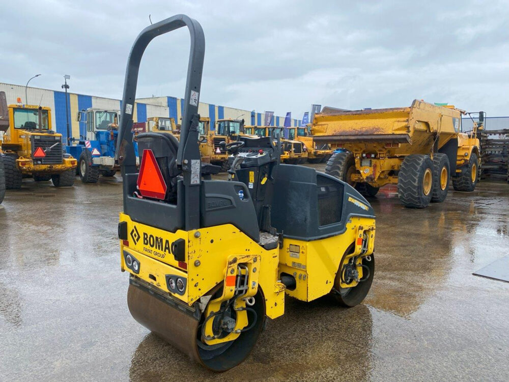 Bomag BW 100 AD-5 wals