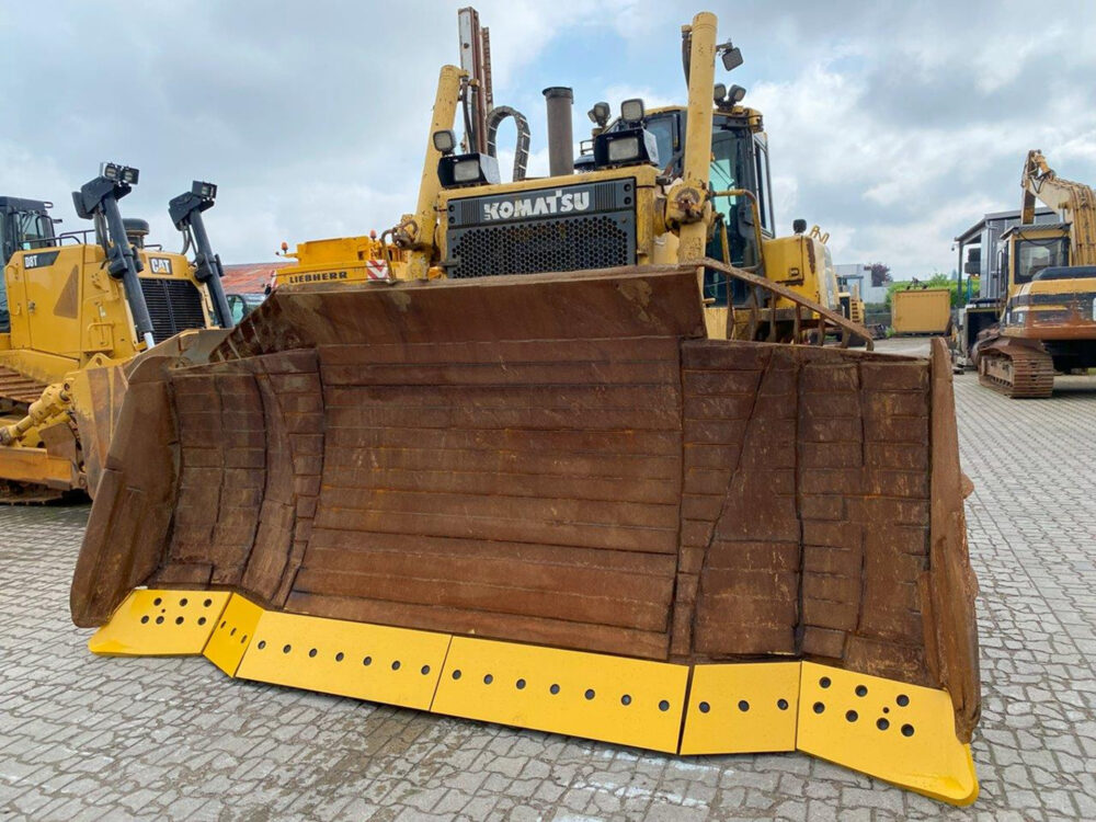 Komatsu D155 AX-6 bulldozer