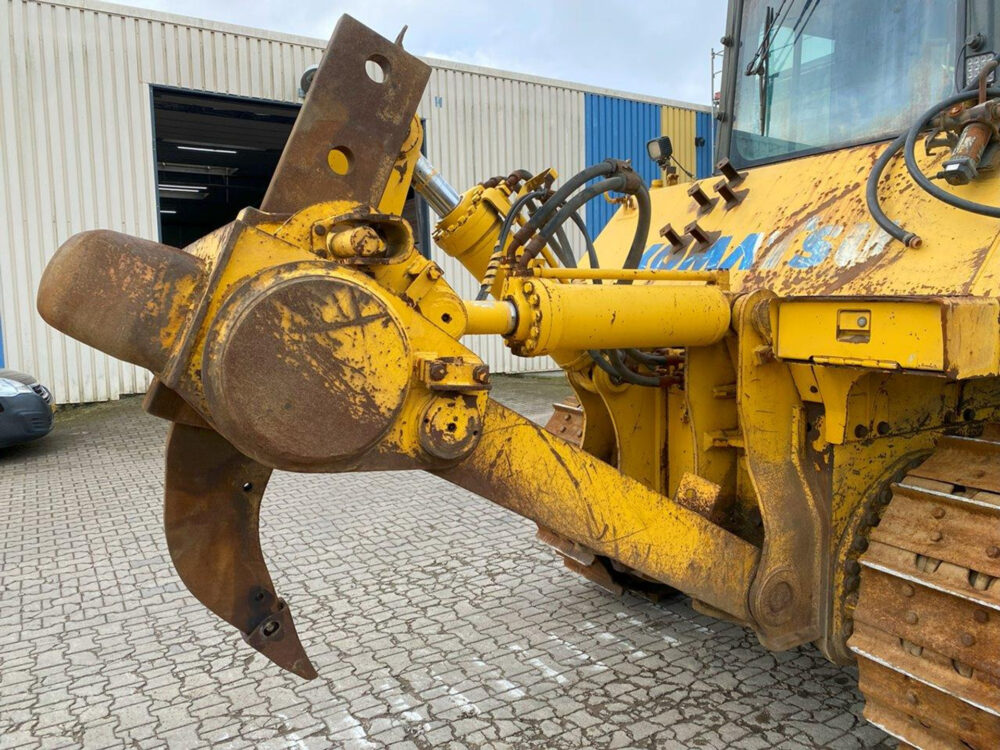 Komatsu D155 AX-6 bulldozer