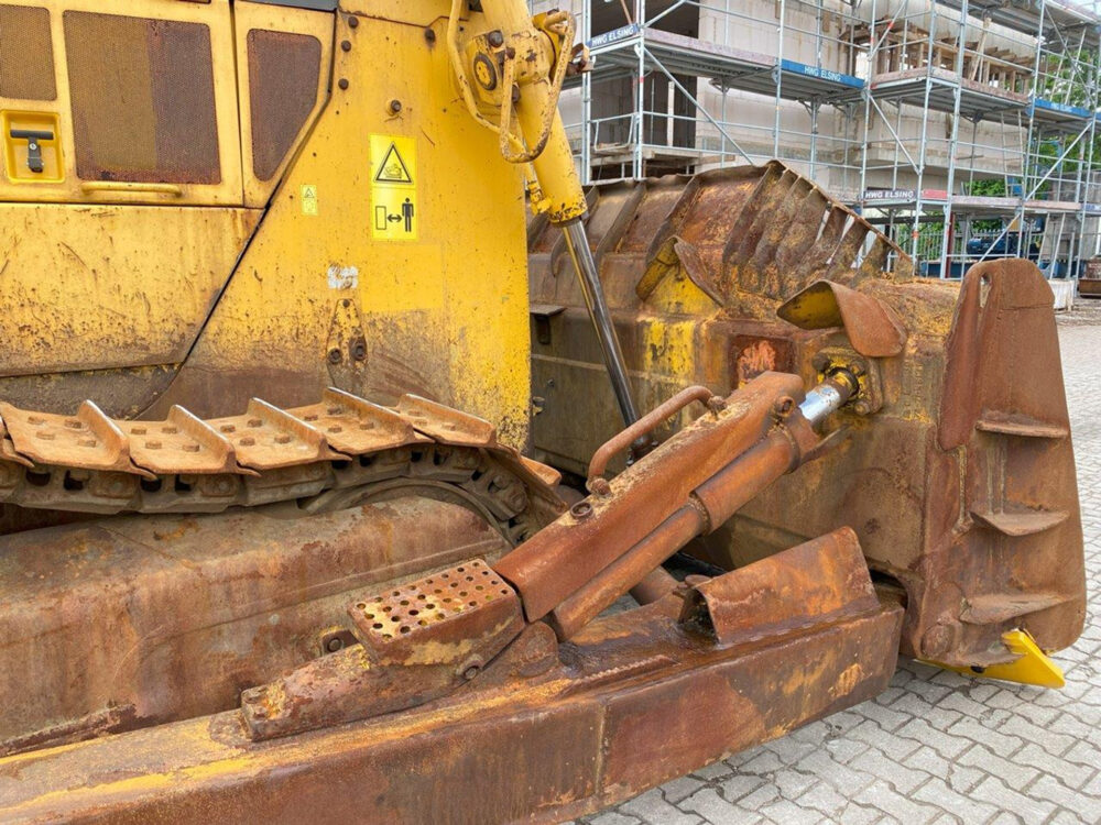 Komatsu D155 AX-6 bulldozer