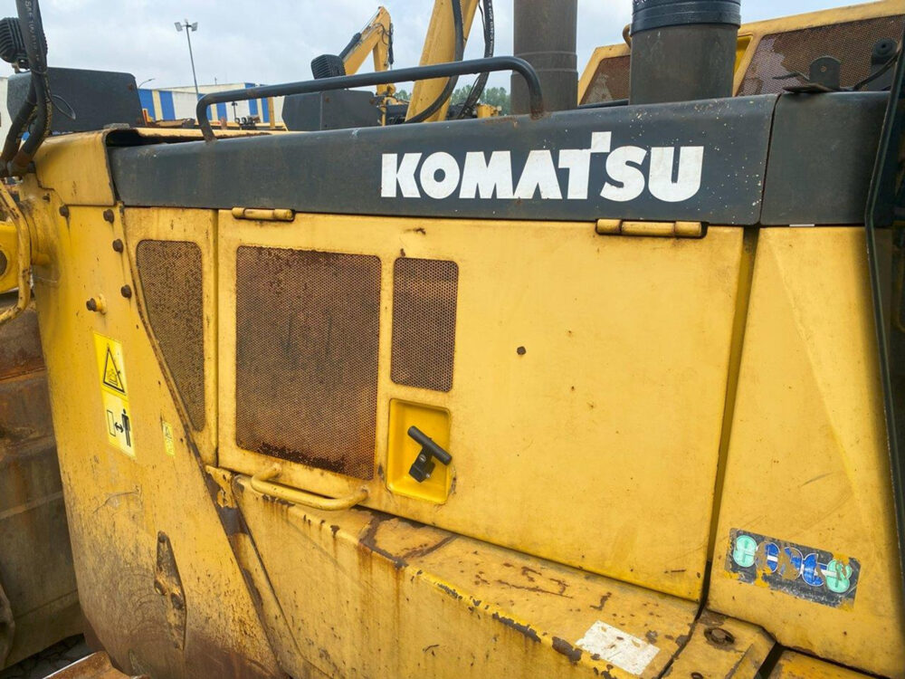 Komatsu D155 AX-6 bulldozer