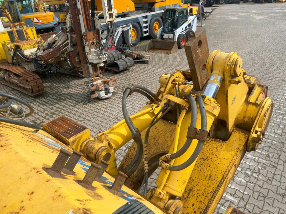 Komatsu D155 AX-6 bulldozer