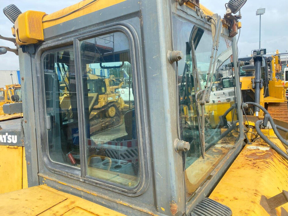 Komatsu D155 AX-6 bulldozer