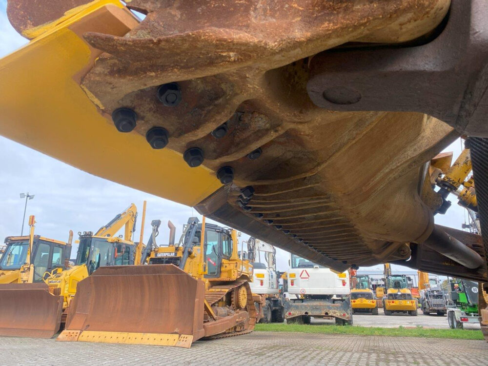 Komatsu D155 AX-6 bulldozer