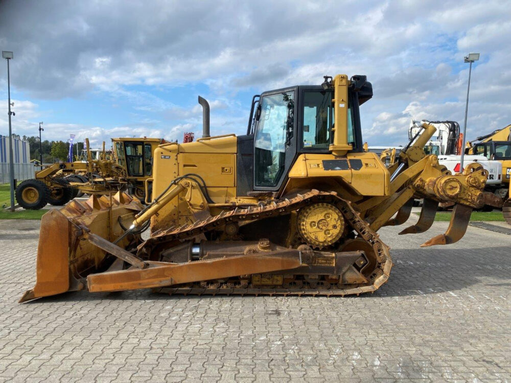 Caterpillar D6N XL bulldozer