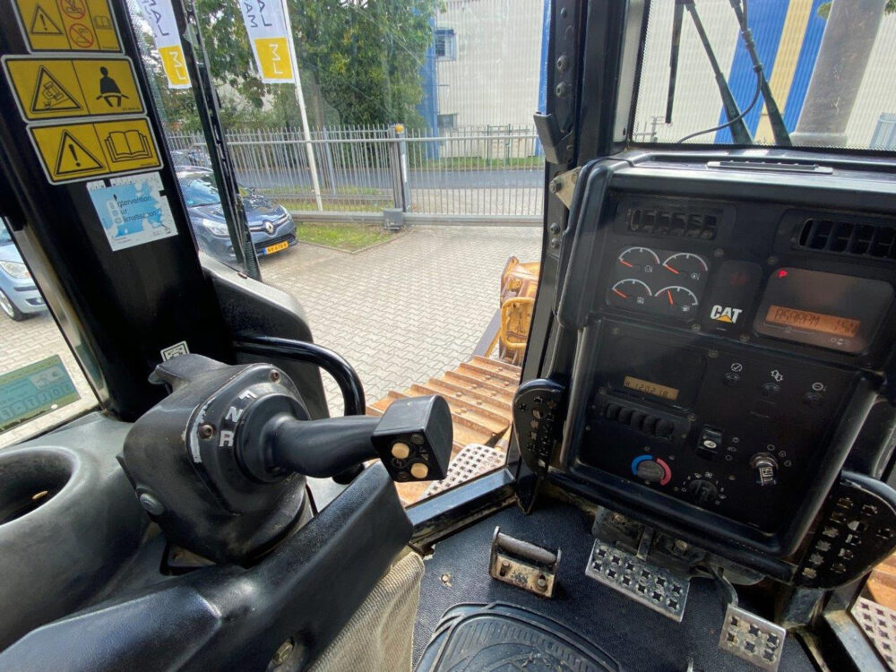 Caterpillar D6N XL bulldozer