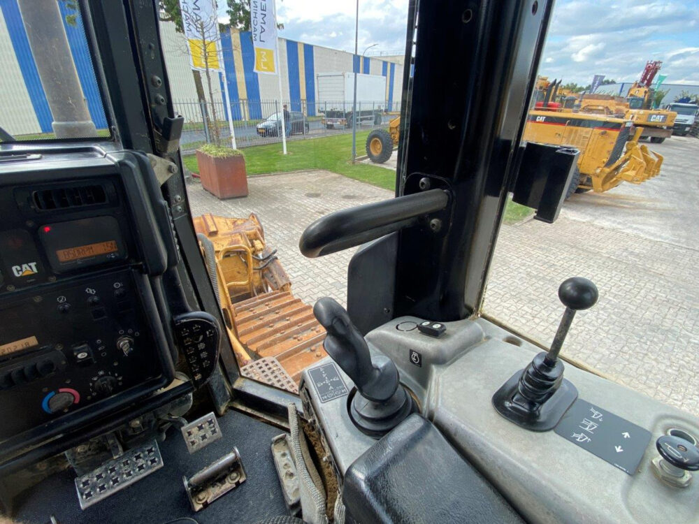 Caterpillar D6N XL bulldozer