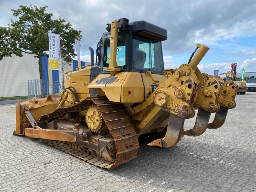 Caterpillar D6N XL bulldozer