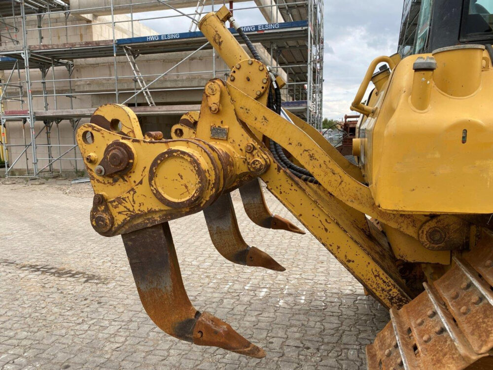 Caterpillar D6N XL bulldozer