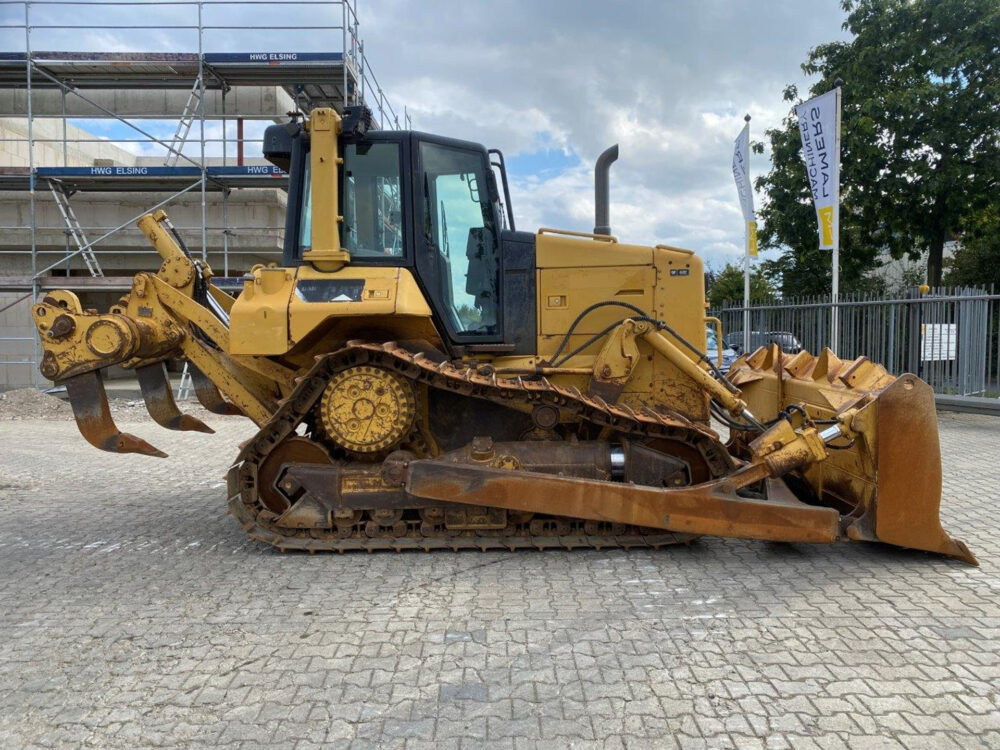 Caterpillar D6N XL bulldozer