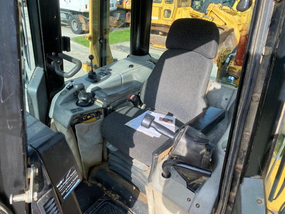 Caterpillar D6N XL bulldozer