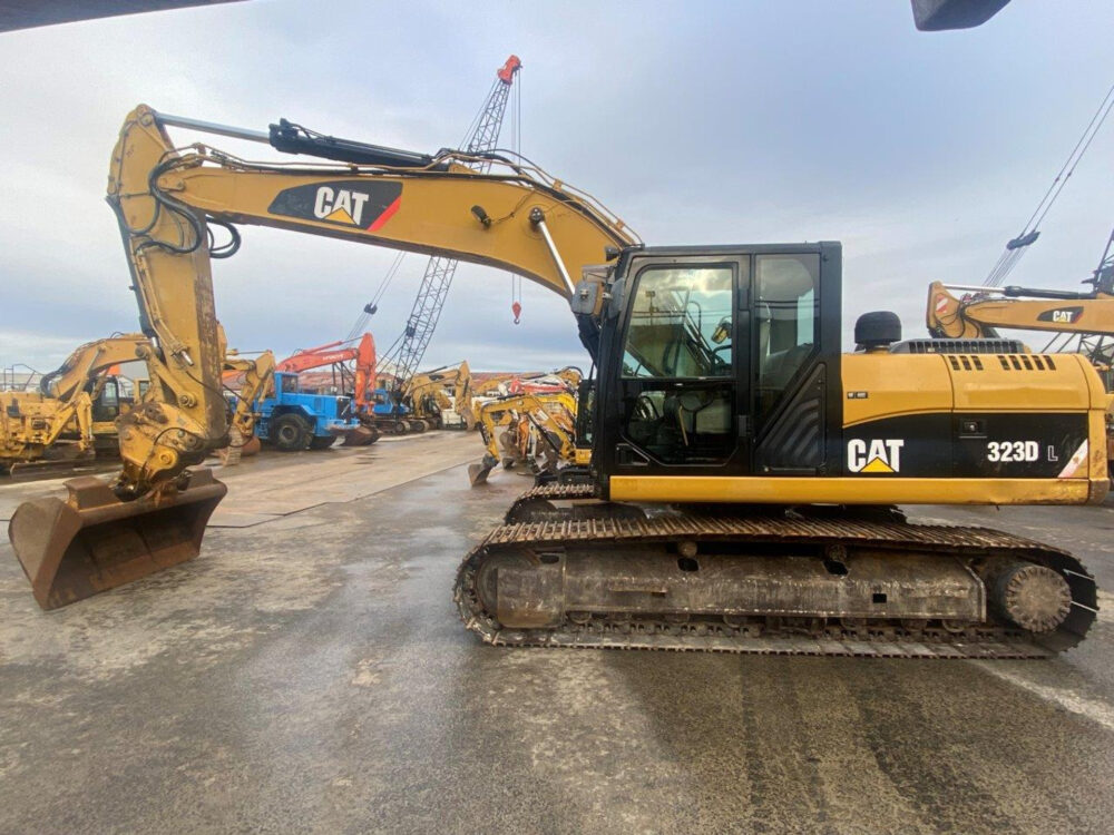 Caterpillar 323 D rupsgraafmachine