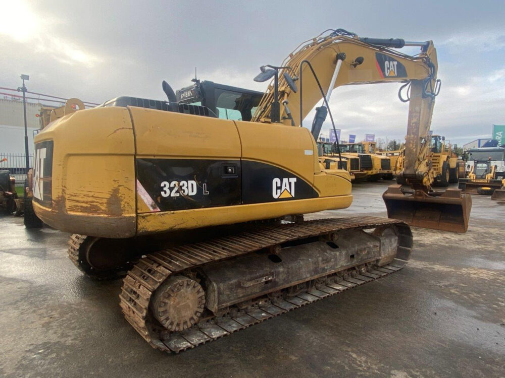 Caterpillar 323 D rupsgraafmachine