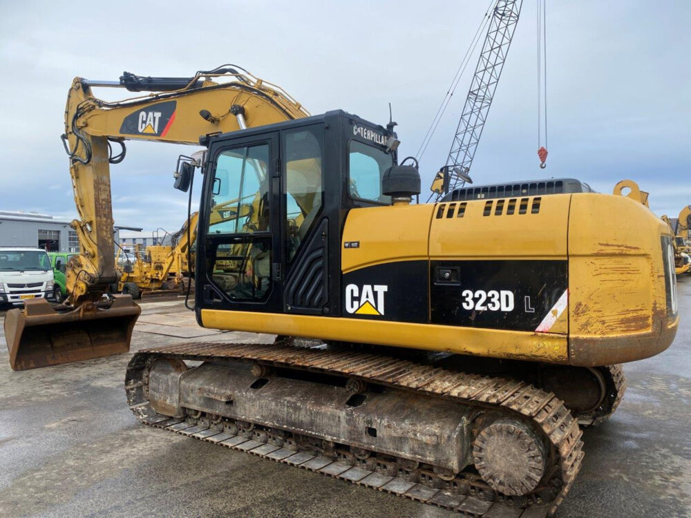 Caterpillar 323 D rupsgraafmachine