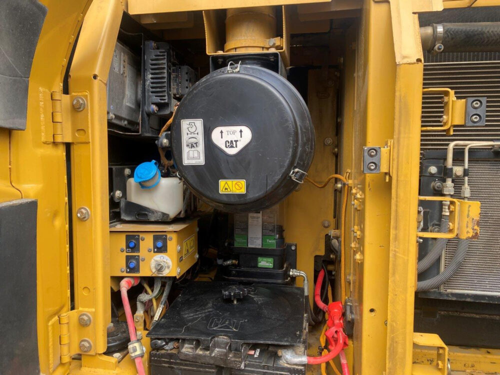 Caterpillar 323 D rupsgraafmachine