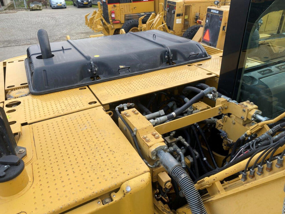 Caterpillar 323 D rupsgraafmachine