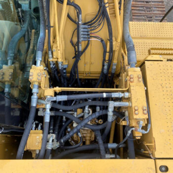 Caterpillar 323 D rupsgraafmachine