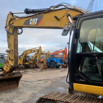 Caterpillar 323 D rupsgraafmachine