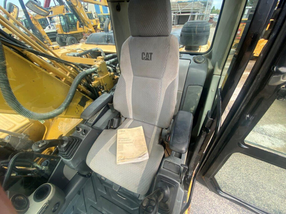 Caterpillar 323 D rupsgraafmachine