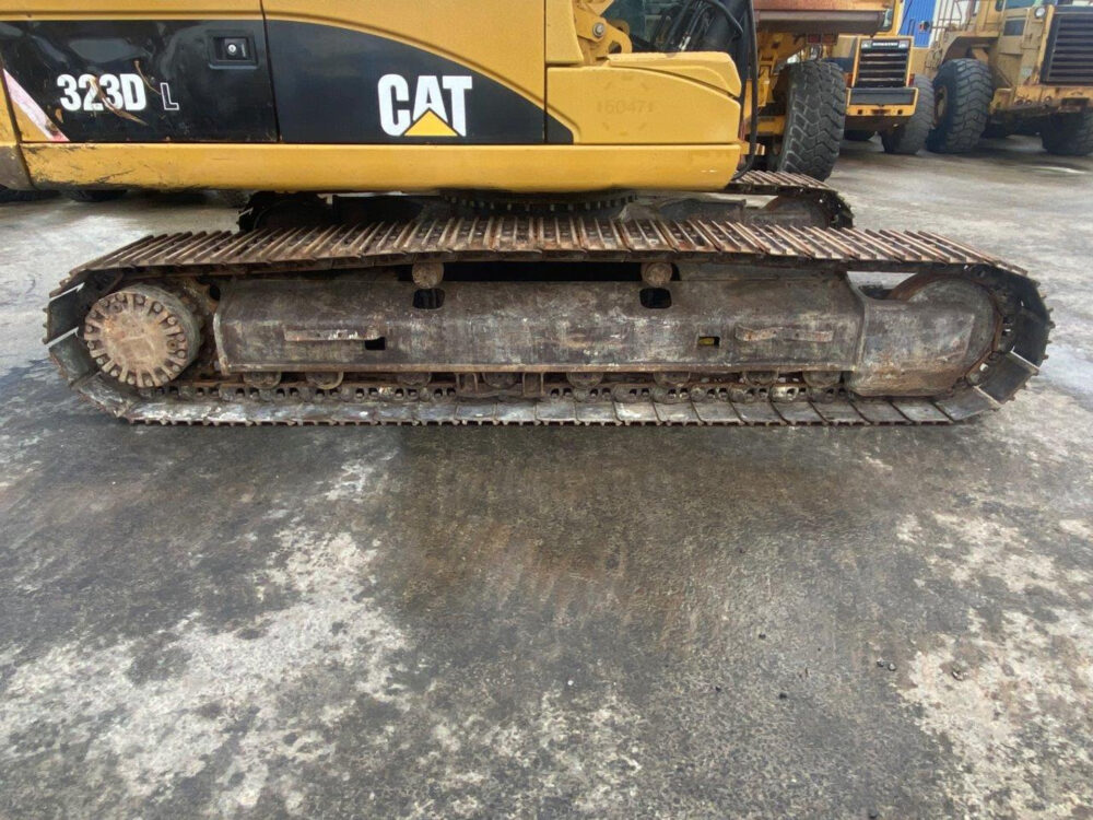 Caterpillar 323 D rupsgraafmachine