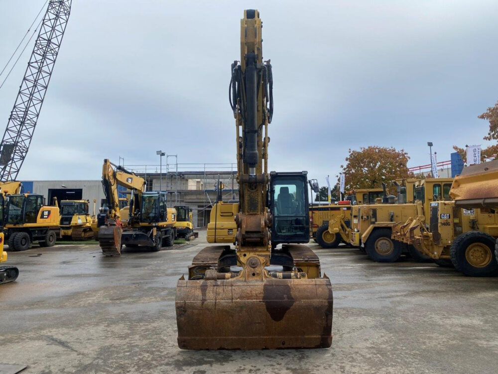 Caterpillar 323 D rupsgraafmachine