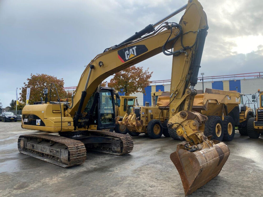 Caterpillar 323 D rupsgraafmachine