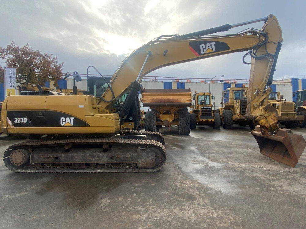 Caterpillar 323 D rupsgraafmachine