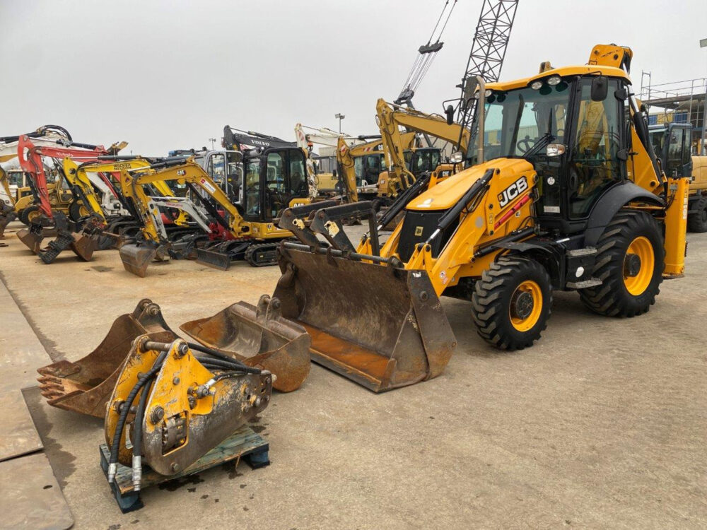 JCB 3CX sitemaster + 3 bakken + hamer