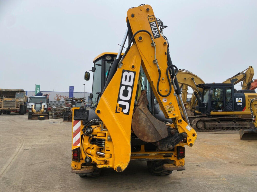 JCB 3CX sitemaster + 3 bakken + hamer