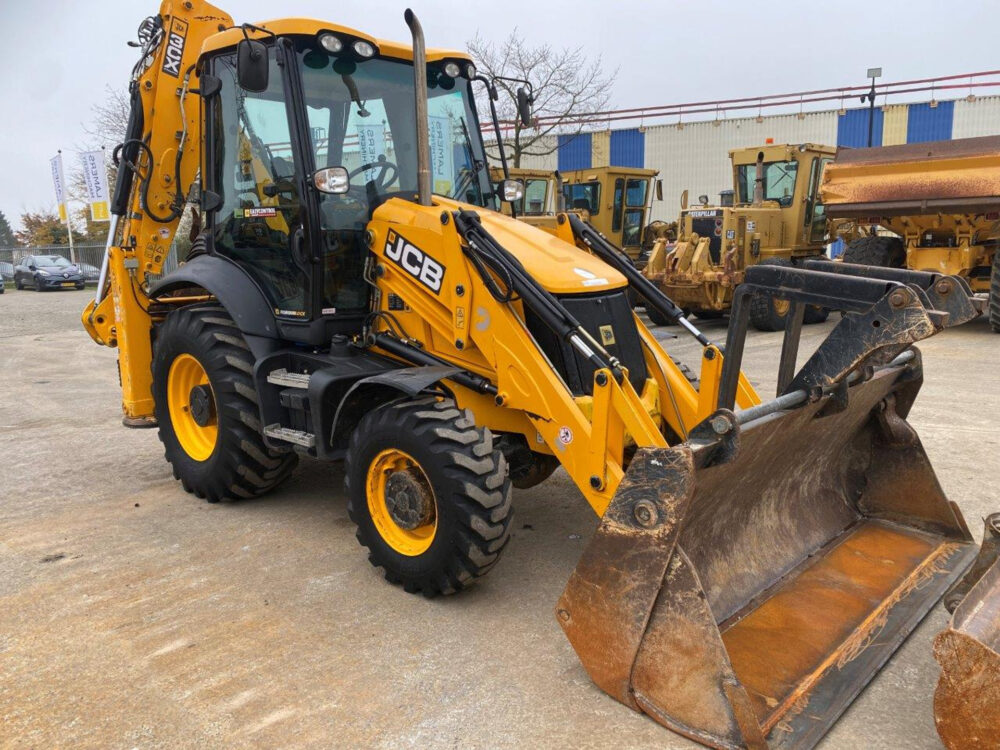 JCB 3CX sitemaster + 3 bakken + hamer