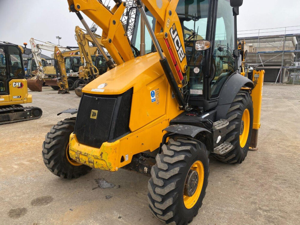 JCB 3CX sitemaster + 3 bakken + hamer