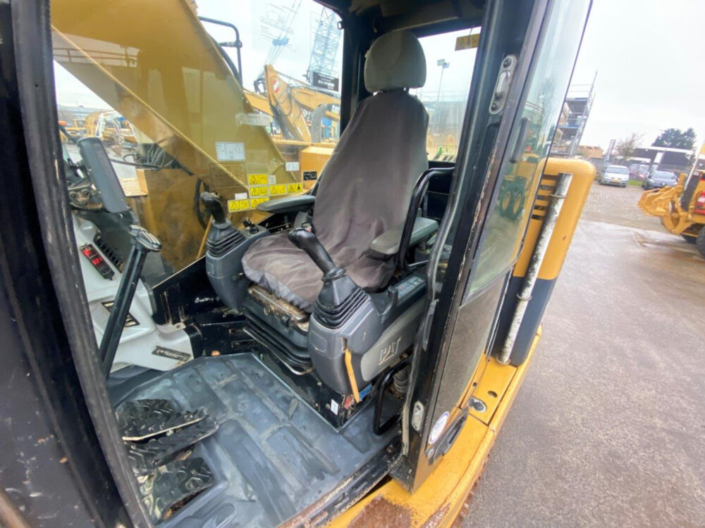 Caterpillar 321 D LCR rupsgraafmachine