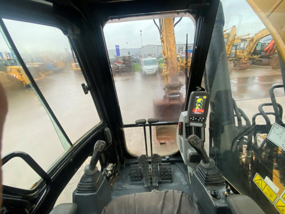 Caterpillar 321 D LCR rupsgraafmachine